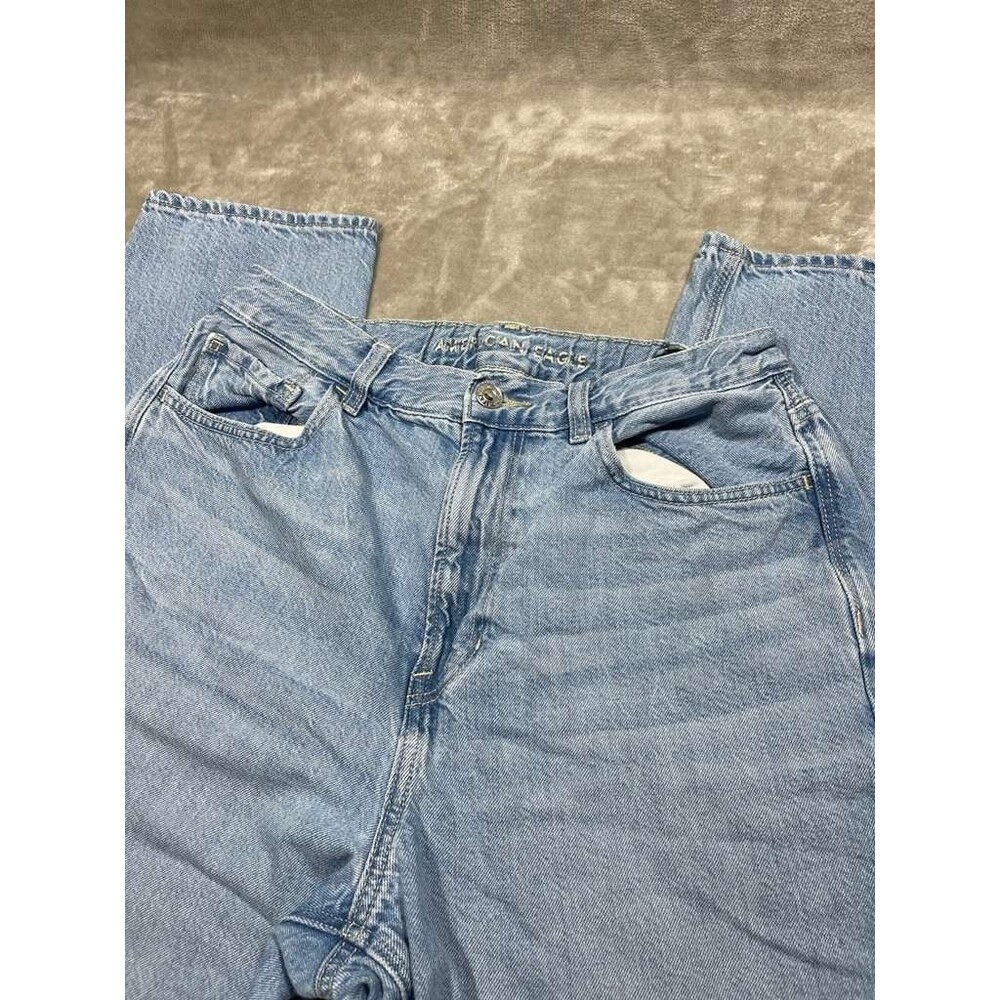 American Eagle Mom Jean Women Size 8 Light Wash High Rise Wide Curvy